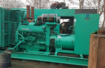 南木林发电机组如何判断水冷式机油散热器内部是否需要清洗？